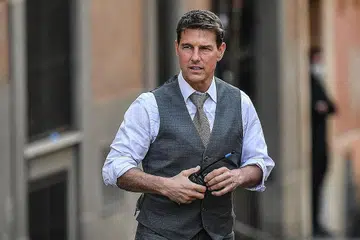 TOM CRUISE: Berlatih menerbangkan pesawat setelah selesai penggambaran filem 'Mission: Impossible 7'. - Foto AFP
