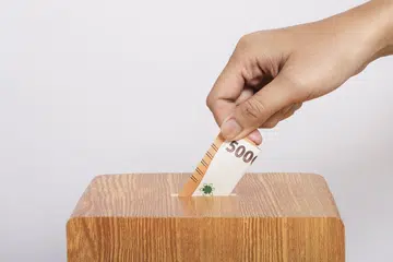 Menyembunyikan pemberian dapat membersihkan niat dan jiwa daripada penyakit riyak serta sikap menunjuk-nunjuk. 