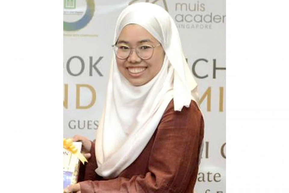 USTAZAH NURSYAHIRAH ISMAIL: Beliau adalah contoh baik tentang bagaimana asatizah hari ini boleh menggunakan kemahiran untuk menyumbang kepada Singapura dengan menangani isu hari moden yang rumit. - Foto MUIS 