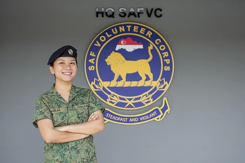 SEMANGAT BERKHIDMAT KEPADA NEGARA: SV2 Aqilah Juma'in berpegang pada pendirian bahawa langkahnya menyertai Kor Relawan SAF adalah caranya membalas budi kepada negara. - Foto BH oleh HARITH MUSTAFFA