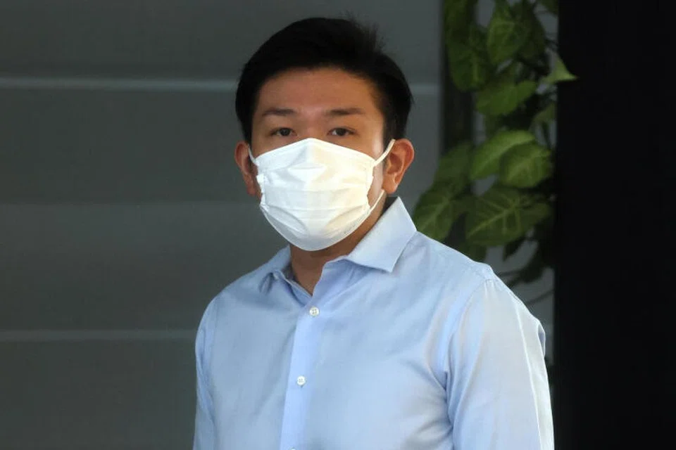 DIDAKWA TIDAK JUJUR: Gilbert Oh didakwa menyembunyikan fakta secara tidak jujur daripada Kementerian Ehwal Luar (MFA) bahawa pakej yang dihantarnya dari Singapura ke Beijing melalui perkhidmatan beg diplomatik adalah untuk kenalan peribadi dan bukan untuk rakan sekerja.