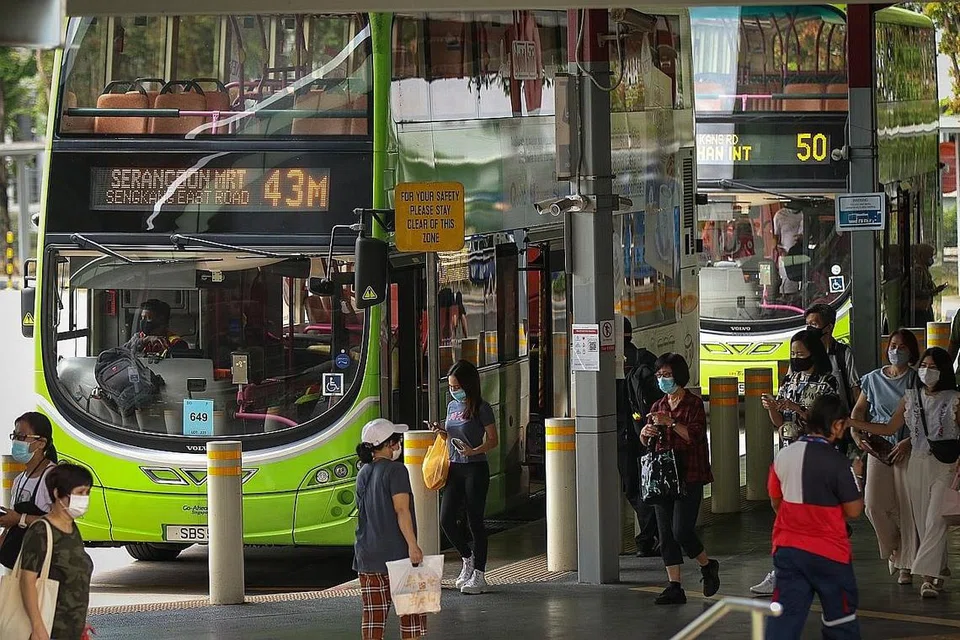 KELOMPOK PERTUKARAN BAS: Terdapat lapan pertukaran bas setempat yang dikaitkan dengan kelompok jangkitan Covid-19, termasuk di Tampines dan Punggol (gambar atas). - Foto fail