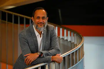 Selaku pengasas dan pengarah agensi, serta pengamal bidang teknologi, Encik Azhar Katib, disifatkan sebagai calon yang sesuai untuk menyusun dan merancang kurikulum bagi Pusat Latihan yang Diluluskan (ATO).