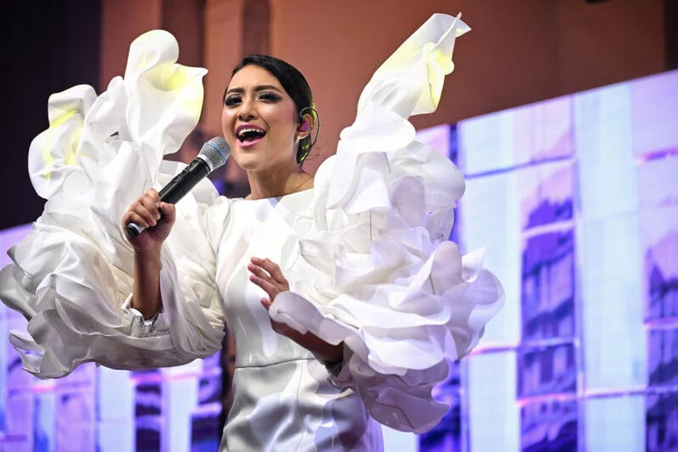 Amni Musfirah Abdul Rashid mempunyai ilmu muzik yang dimanfaatkan bagi kerja seninya di peringkat nasional seperti Perbarisan Hari Kebangsaan, Konsert Hari Kebangsaan dan konsert amal ChildAid 2024.