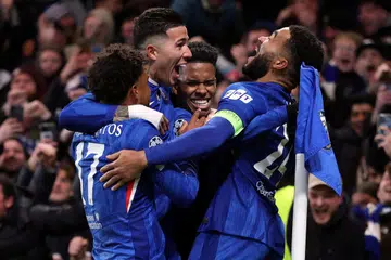 Pemain Chelsea, Estevao (dua dari kiri) meraikan jaringan gol bersama rakan sepasukan.