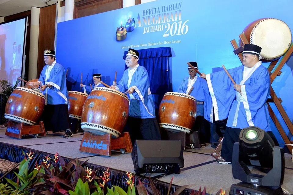 PERSEMBAHAN PEMUZIK ISTIMEWA: Tetamu turut dihiburkan dengan persembahan yang penuh bertenaga oleh kumpulan Dram Taiko Minds (Pergerakan Bagi Golongan Kurang Upaya Intelektual). - Foto IMAN ALIF