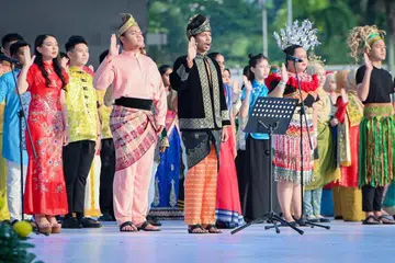 BERBILANG KAUM: Menyemarakkan semangat perpaduan dalam kalangan masyarakat berbilang kaum di Malaysia antara harapan Malaysia Madani yang lebih progresif pada 2024.