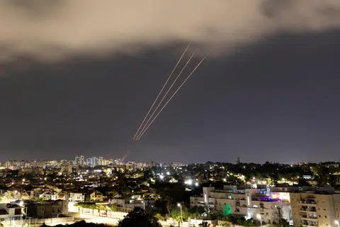 Sistem antipeluru berpandu Israel diaktifkan selepas Iran melancarkan serangan peluru berpandu dan dron ke atas Israel  pada malam 13 April.