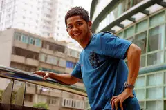 Bekas pemain bola sepak nasional Singapura Hafiz Rahim meninggal dunia awal pagi semalam (9 Julai) selepas terlibat dalam satu kemalangan motorsikal.