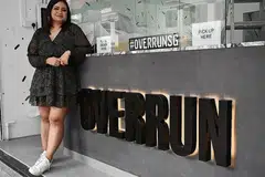 LUAS NIAGA: Cik Nurul Ain, yang baru berpindah ke lokasi kedai lebih besar, akan meneruskan usaha peluasan tahun ini dengan pembukaan kafe baru nanti. - Foto BH oleh KHALID BABA