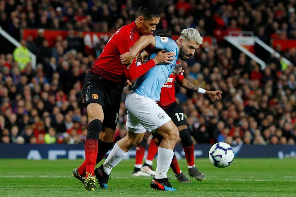 BERTEKAD MAHU BUAT PERUBAHAN: Demikian hasrat penyerang United, Marcus Rashford (kiri), menjelang pertemuan dengan Chelsea - Foto REUTERS