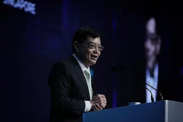TINGKAT KERJASAMA: Encik Heng menggesa semua pihak agar meningkatkan kerjasama di pelbagai peringkat dalam usaha menangani masalah perpecahan dalam masyarakat bagi membentuk masyarakat bersatu padu. - Foto BH oleh KELVIN CHNG
