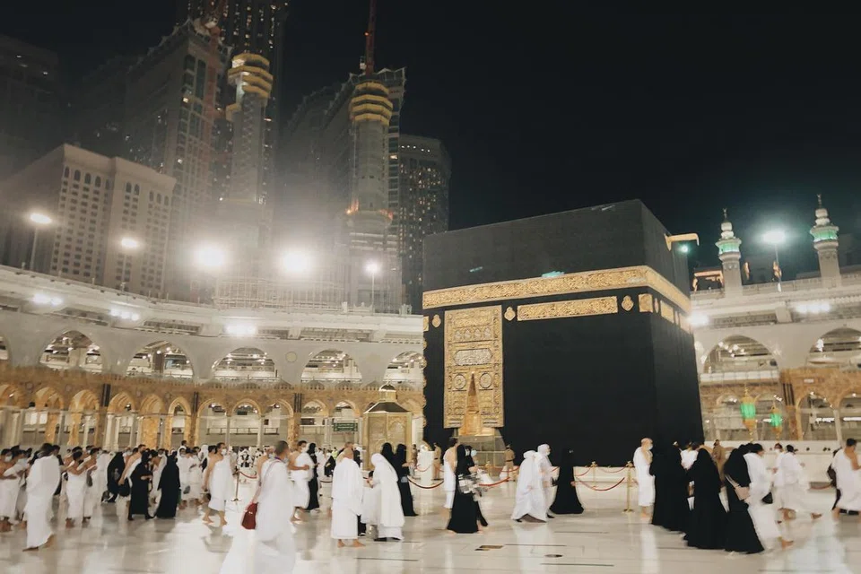 PERLU SIHAT: Jemaah haji yang melakukan tawaf mengelilingi Kaabah di Masjidil Haram di Makkah memerlukan persediaan fizikal yang mencukupi.