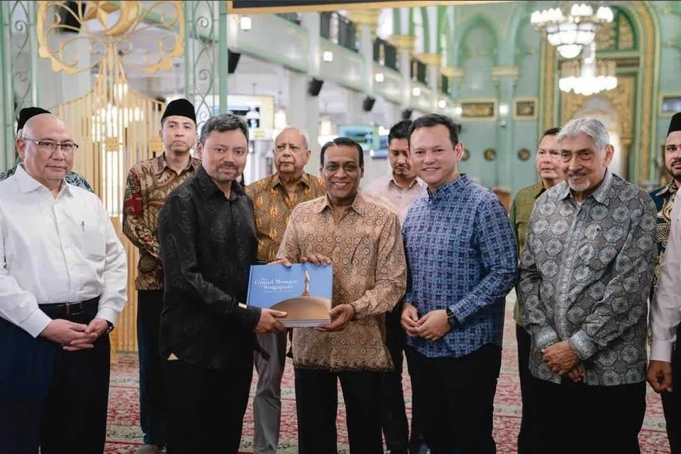Putera Mahkota Brunei, yang juga Menteri Kanan di Pejabat Perdana Menteri Brunei, Putera Al-Muhtadee Billah, telah mengunjungi dua tapak warisan Melayu utama di Singapura, iaitu Masjid Sultan dan Taman Warisan Melayu (TWM), mendalami aspek sejarah dan warisan hidup yang dikongsi oleh Singapura dan Brunei, Pemangku Menteri Bertanggungjawab bagi Ehwal Masyarakat Islam, Encik Zaqy Mohamad, Program Pemimpin Muda (YLP) Singapura-Brunei yang ke-12