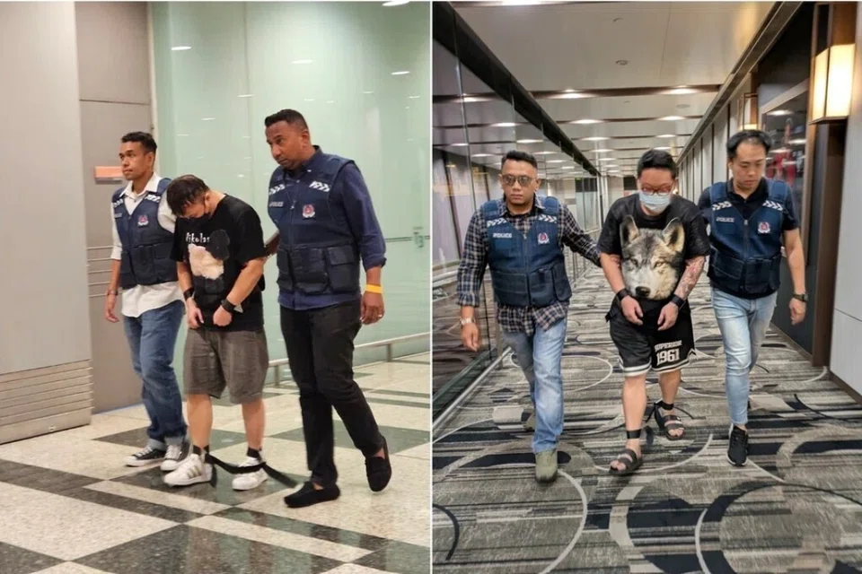 Seah Jianhao (kiri) dan Ong Kwang Wee dibawa ke mahkamah daerah pada 13 November selepas dibawa pulang dari Thailand dan Kemboja.