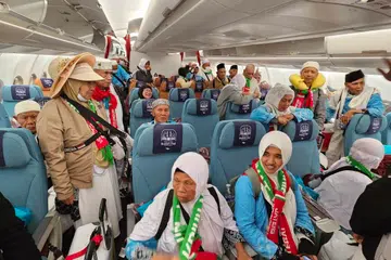 Jemaah haji Indonesia bersiap untuk pulang ke tanah air menaiki pesawat melalui Lapangan Terbang Antarabangsa King Abdul Aziz di Jeddah. Menurut Kementerian Haji dan Umrah Indonesia, sehingga 1 Jun 2026 seramai 6,333 anggota jemaah bersama 64 petugas daripada 16 kumpulan penerbangan telah selamat berlepas pulang ke Indonesia secara berperingkat.