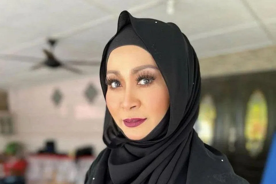 MASIH SAMA: Liza berkata beliau masih Liza Abdullah yang dahulu, sedang beliau masih dicari-cari penerbit. - Foto INSTAGRAM LIZA ABDULLAH