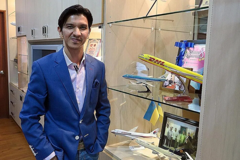ENCIK MOHAMAD HOSNI: Mahu ikut jejak datuknya yang tidak pernah duduk diam dan selalu menimba ilmu serta tidak suka membuang masa. - Foto NAZRY MOKHTAR