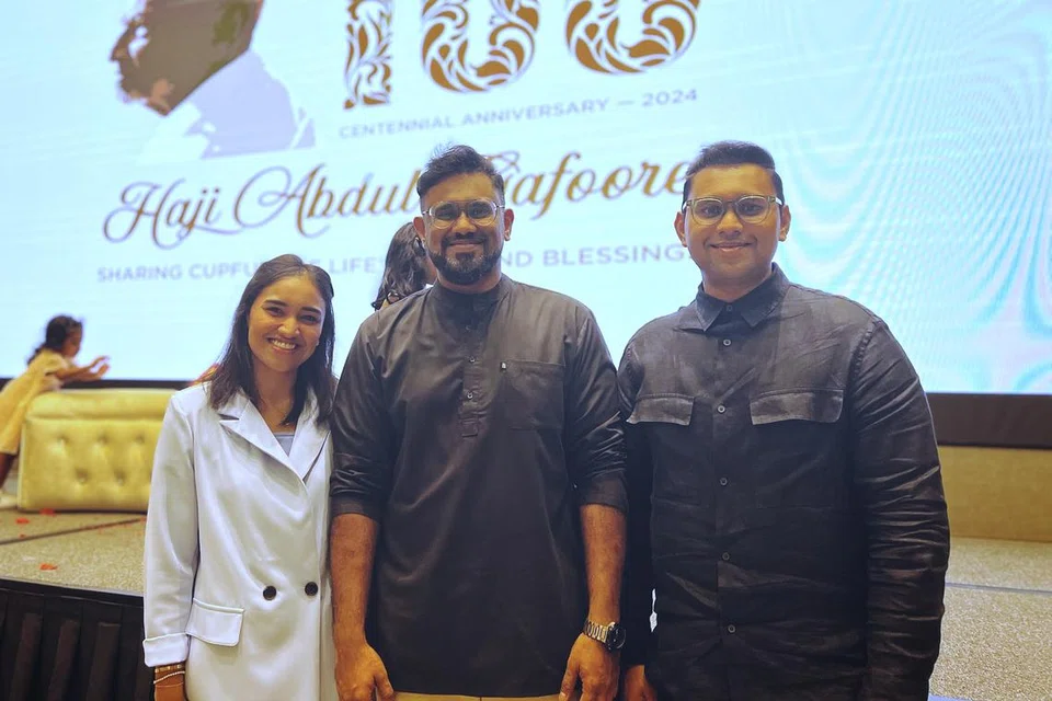 Antara cucu Encik Abdul Gafoore Mohamed Kassim termasuk (dari kiri) Cik Liyana Gafoor, 31 tahun; Encik Nazim, 38 tahun; dan Encik Halim, 34 tahun.