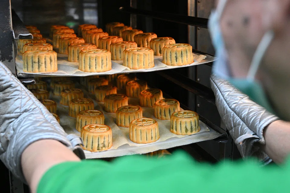 yellow ribbon bakery, yellow ribbon singapore, reben kuning singapura, kuih bulan, mooncake 