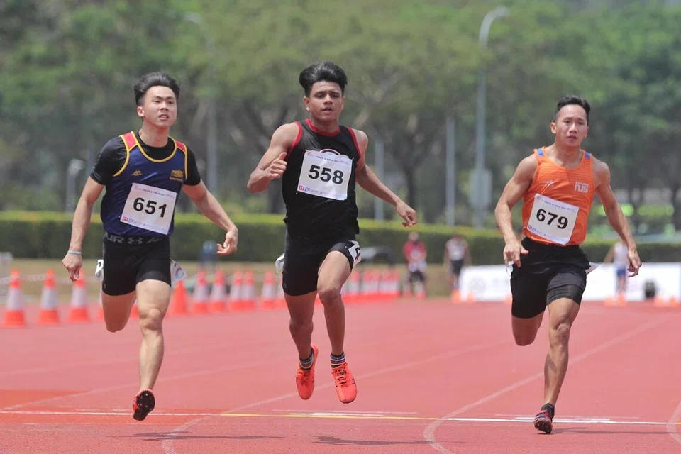 Kejohanan Singapore Athletics himpunkan atlet tempatan dan antarabangsa dan lahirnya bakat baru seperti Marc Brian Louis (tengah) yang baru rangkul pingat perak di acara 200 meter di Sukan SEA 2025.