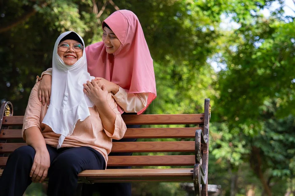 Menyantuni ibu bapa dengan baik dan memenuhi keperluan mereka adalah satu kebaikan yang mendatangkan kemuliaan yang tinggi daripada Allah swt.