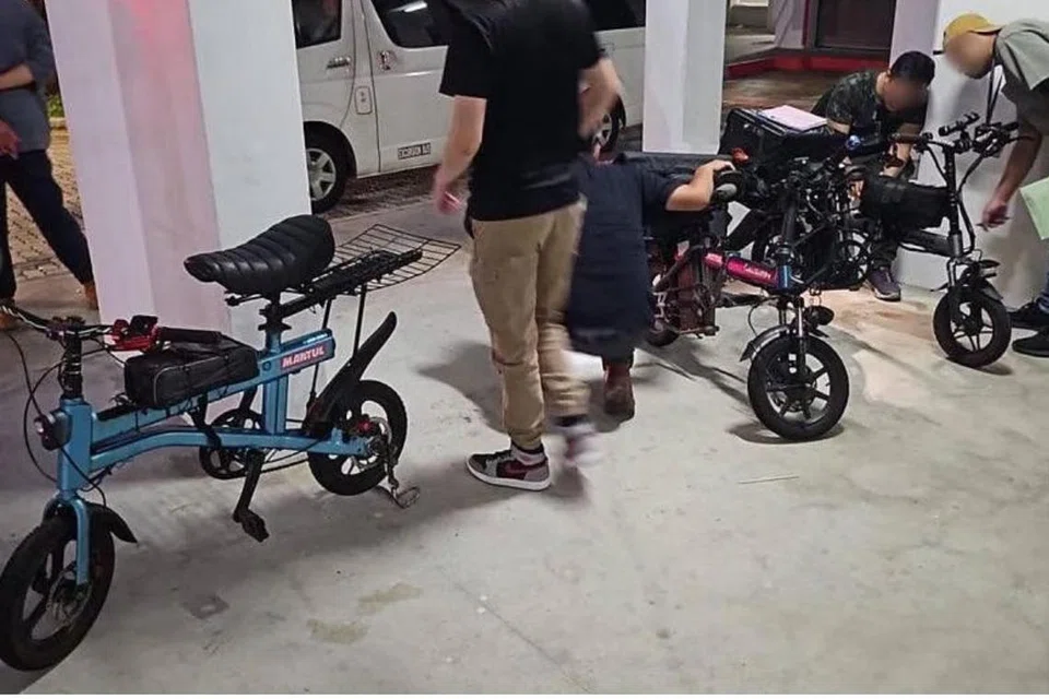 Operasi penguatkuasaan oleh Penguasa Pengangkutan Darat (LTA) dijalankan di Ang Mo Kio Hub, Waterway Point and Seletar Mall, pada 24 Mei.