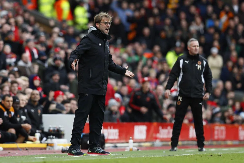 Pengurus Liverpool, Juergen Klopp, menunjukkan kekecewaan semasa perlawanan Piala FA menentang Wolverhampton Wanderers di Anfield pada 28 Jan. Liverpool kalah 2-1 dan tersingkir daripada pertandingan itu.