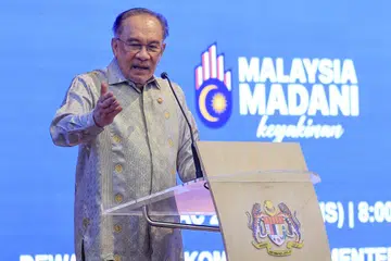 Perdana Menteri merangkap Menteri Kewangan, Datuk Seri Anwar Ibrahim, semasa menyampaikan ucapan pada Perhimpunan Bulanan Kementerian Kewangan pada 13 Mac.