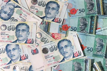 NILAI DOLAR MAKIN TINGGI: Ringgit Malaysia mencecah RM3.5086 bagi setiap dolar Singapura.