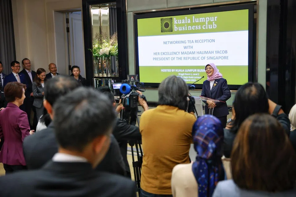 TEMU PEMIMPIN PERNIAGAAN: Presiden Halimah Yacob telah bertemu pemimpin perniagaan di Malaysia semasa lawatan negaranya ke sana pada Mac 2023.