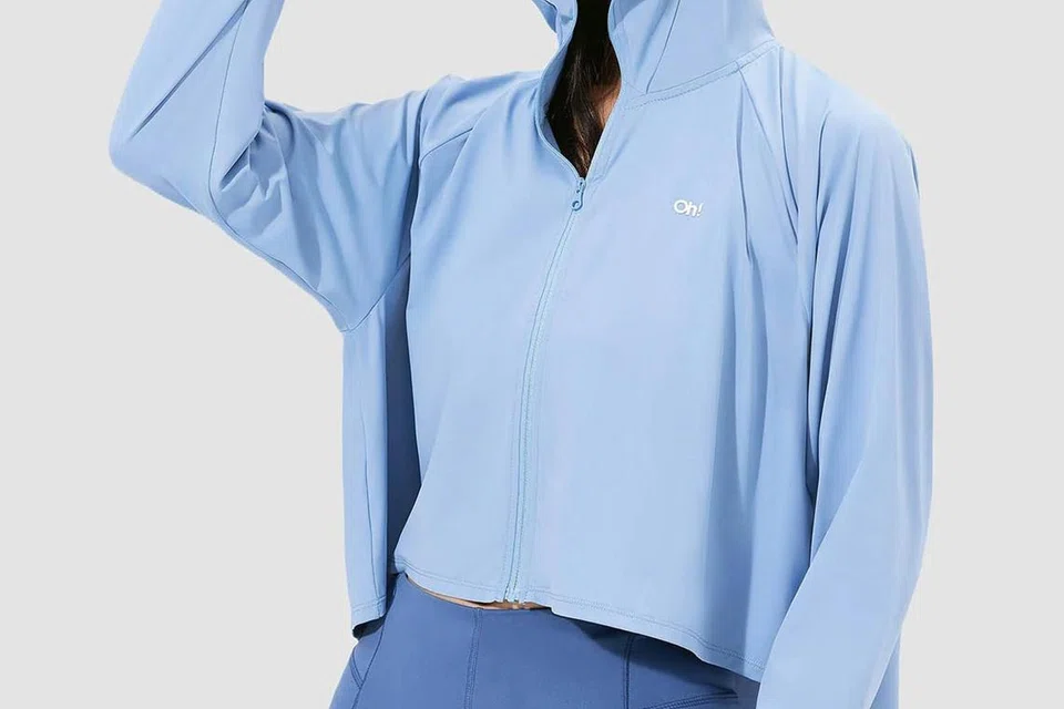 Jaket hud dari Oh Sunny yang mempunyai perlindungan hingga ke jari-jemari dengan UPF50+ ($68).