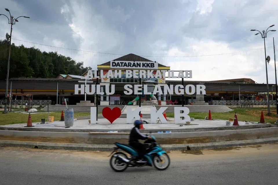 Pertandingan hebat dijangka dalam pilihan raya kecil di  kerusi Dewan Undangan Negeri (DUN) Kuala Kubu Bharu, Hulu Selangor.