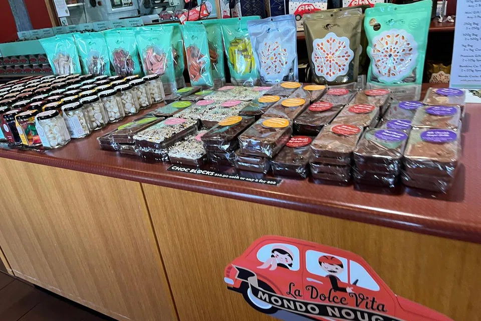 CENDERA HATI MANISAN: Mondo Nougat di 640 Great Northern Highway, Herne Hill, adalah antara kedai yang dipaparkan dalam buku panduan kembara ke Australia Barat buat pelancong Islam