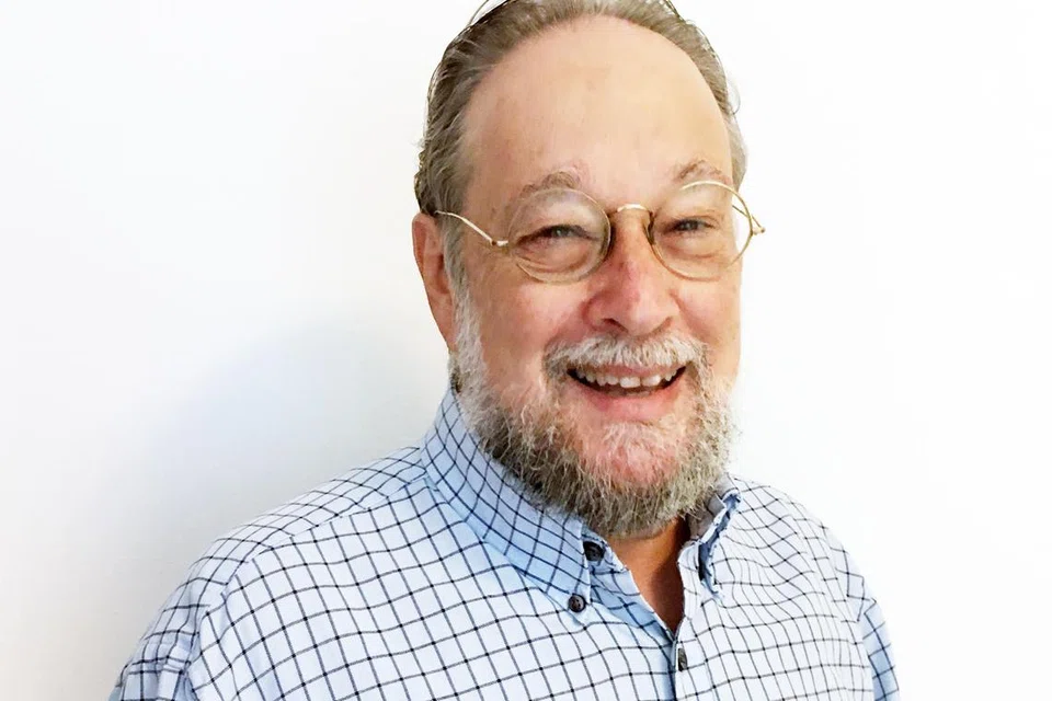Dr Adam Garfinkle berpandangan bahawa sebagai mantan Peguam Negara yang dipilih di sebuah negeri utama Amerika, calon presiden Parti Demokrat, Cik Kamala Harris, berada dalam kedudukan baik untuk berkempen mengenai (isu) imigresen, perkara berhubung peningkatan jenayah yang sengaja dibesar-besarkan dan beberapa isu lain.