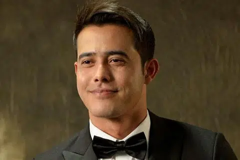 KHABAR ANGIN: Pelakon Zul Ariffin anggap tuduhan beliau angkuh sebagai mengarut. - Foto TUKIMAN WARJI