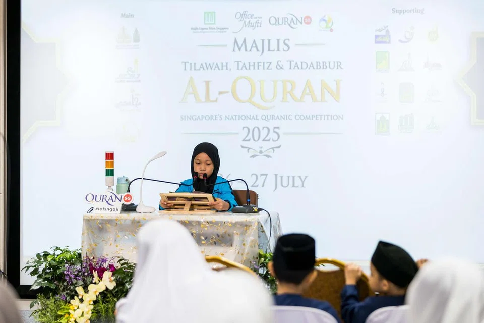 Para peserta muda dalam pertandingan Majlis Tilawah,Tahfiz dan Tadabbur Al-Quran (MTTTQ). Pertandingan itu bertujuan memupuk minat terhadap bacaan Al-Quran dan mencari bakat untuk mewakili Singapura dalam pertandingan bacaan Al-Quran antarabangsa di Malaysia. Pada 2025, terdapat peningkatan lebih 20 peratus dalam bilangan peserta bagi kategori tilawah dan peningkatan 60 peratus bagi kategori tahfiz, jika dibandingkan dengan 2024.