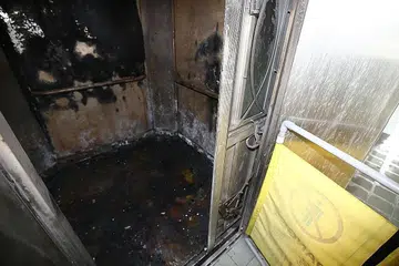 SUMBER ELEKTRIK PMD PUNCA KEBAKARAN: Dalam satu pengumuman kelmarin malam, SCDF mengatakan kebakaran itu berlaku dalam lif di Blok 537, Woodlands Drive 16 pada 11.25 malam itu. Siasatan awal mendapati ia berpunca daripada sumber elektrik sebuah PMD, kata SCDF. - Foto ZAOBAO