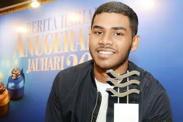 SHEIK FARHAN: Juara silat dunia ini menyifatkan anugerah yang diterimanya sebagai satu penghormatan yang istimewa. - Foto JOHARI RAHMAT