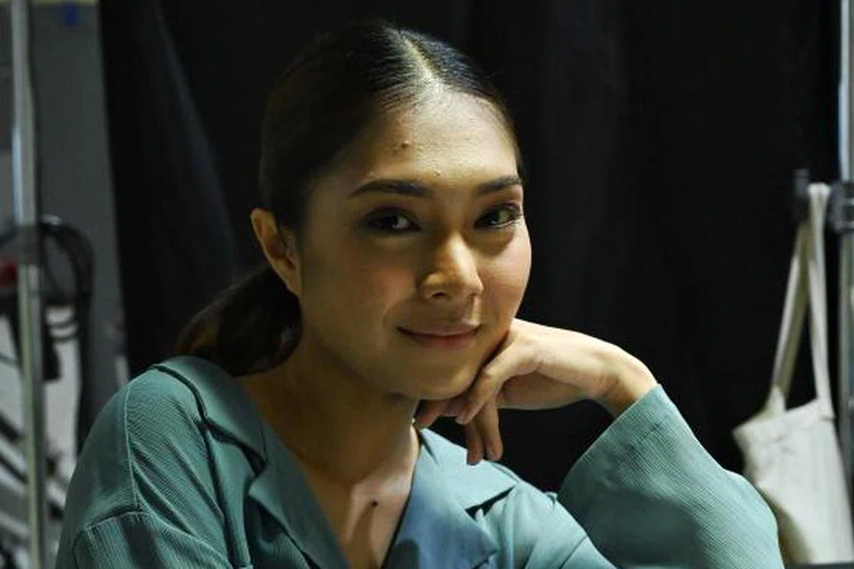 TERBAWA-BAWA KE RUMAH: Lydia Asyiqin stres membawa watak penulis memoir Dr Latifah, Sofi, dalam Mencari Marina sehingga tertekan dek proses mencari maklumat yang perlu dilalui.