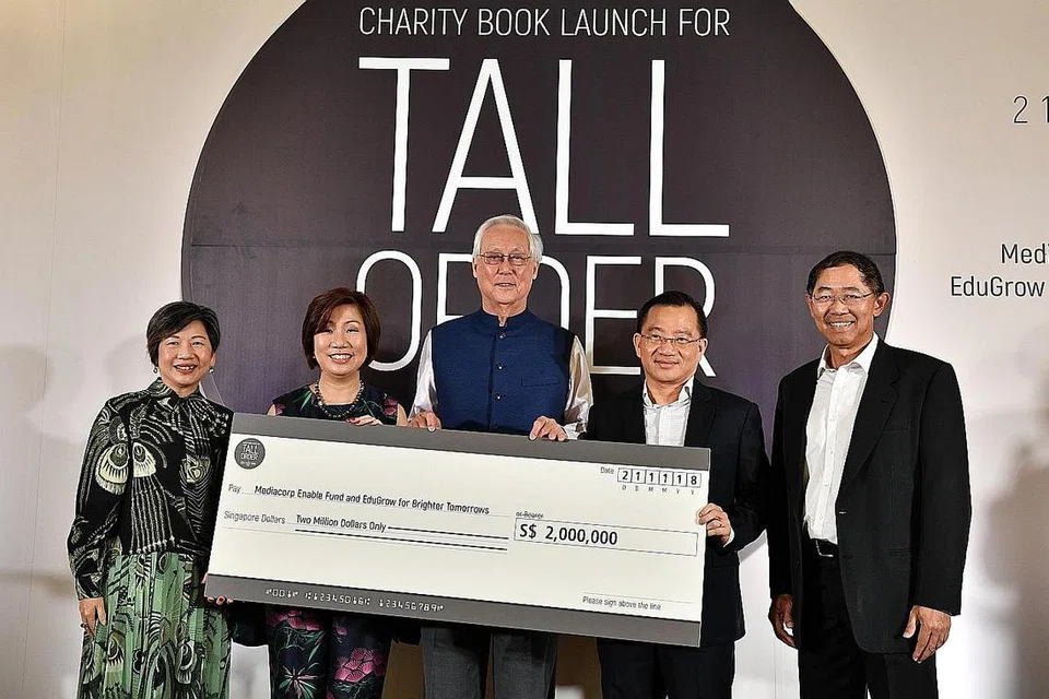 BERJAYA DIKUMPULKAN: (Dari kiri) Cik Tham Loke Kheng, CEO Mediacorp; Cik Ku Geok Boon, CEO SG Enable, ESM Goh; Encik Seah Kian Peng; dan Encik Niam Chiang Meng, Pengerusi Mediacorp. - Foto BH oleh CHONG JUN LIANG