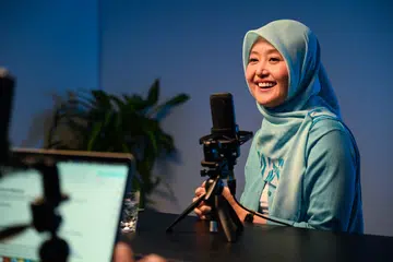 Menteri Negara (Penerangan dan Pembangunan Digital merangkap Kesihatan), Cik Rahayu Mahzam, dalam rakaman podcast BHerbual.