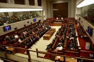 Presiden Tharman Shanmugaratnam menyampaikan amanat beliau di pembukaan sidang Parlimen ke-15 pada 5 September, disaksikan seramai 99 Anggota Parlimen (AP) – termasuk dua AP Tanpa Kawasan Undi (NCMP) – yang mengangkat sumpah pada hari itu, termasuk Perdana Menteri, Encik Lawrence Wong, dan Menteri Kanan, Encik Lee Hsien Loong.