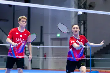 Dengan isteri dan pasangan beregunya, Jessica Tan, mengalami kecederaan, Terry Hee (gambar) akan berganding dengan Jin Yujia (kanan) dalam usaha mempertahankan kejuaraan acara beregu campuran di Masters Guwahati pada Disember.