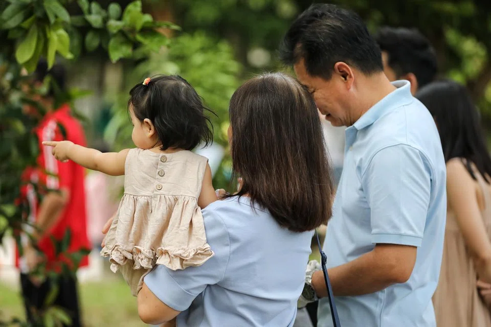 Kadar perceraian am jatuh untuk kededua lelaki dan perempuan pada 2023 berbanding dengan 2013. 