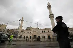 PERINTAH BERKURUNG: Ribuan askar dikerah di bandar dan lebuhraya utama di serata Jordan sedang perintah berkurung bermula di negara itu.