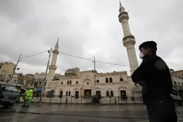 PERINTAH BERKURUNG: Ribuan askar dikerah di bandar dan lebuhraya utama di serata Jordan sedang perintah berkurung bermula di negara itu.