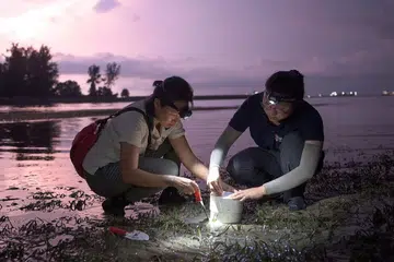 Dr Samantha Lai (kiri), Encik Goh May Ching