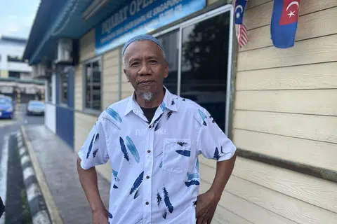 Encik Muhammad Jamil Rosdi, 64 tahun.