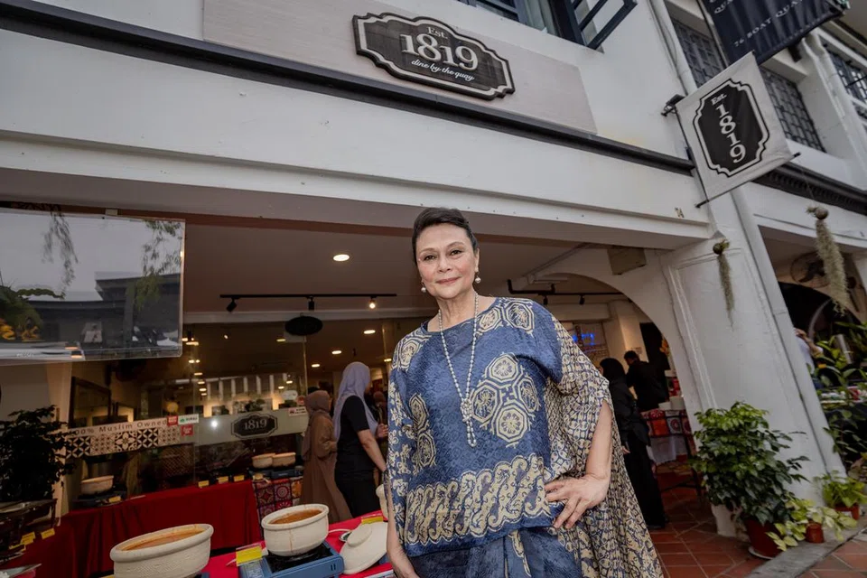 TEROKA NIAGA DI SINGAPURA: Datuk Khadijah Ibrahim telah berkolaborasi dengan restoran 1819 di Boat Quay selama enam bulan dan berakhir pada 15 Oktober lalu.